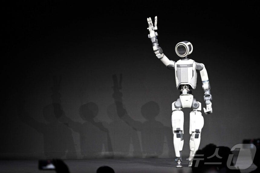 미래형 로봇이 인사하는 모습 - 첨단 인공지능과 로봇기술의 미래 전망.